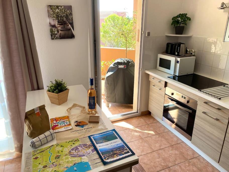 Coeur De Frejus, 3 Pièces Climatisé Avec Piscine, Terrasse, Barbecue