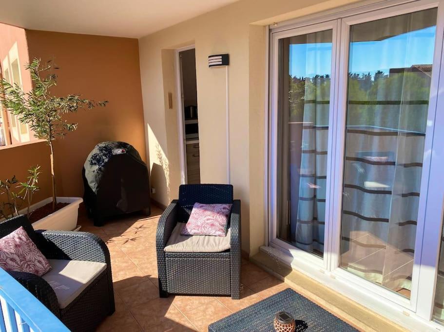 Coeur De Frejus, 3 Pièces Climatisé Avec Piscine, Terrasse, Barbecue * Fréjus