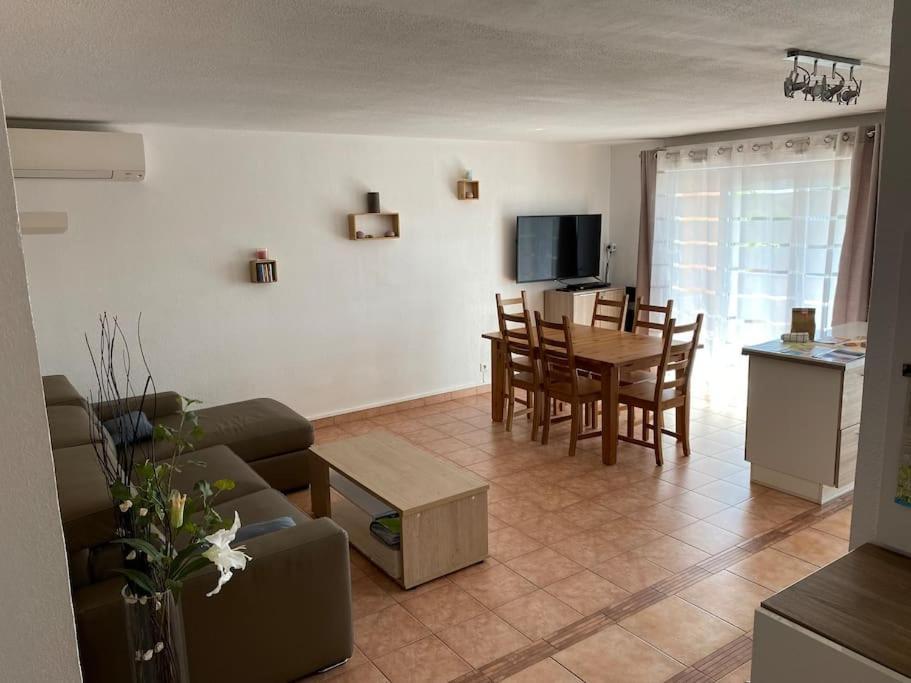 Coeur De Frejus, 3 Pièces Climatisé Avec Piscine, Terrasse, Barbecue Appartamento Fréjus