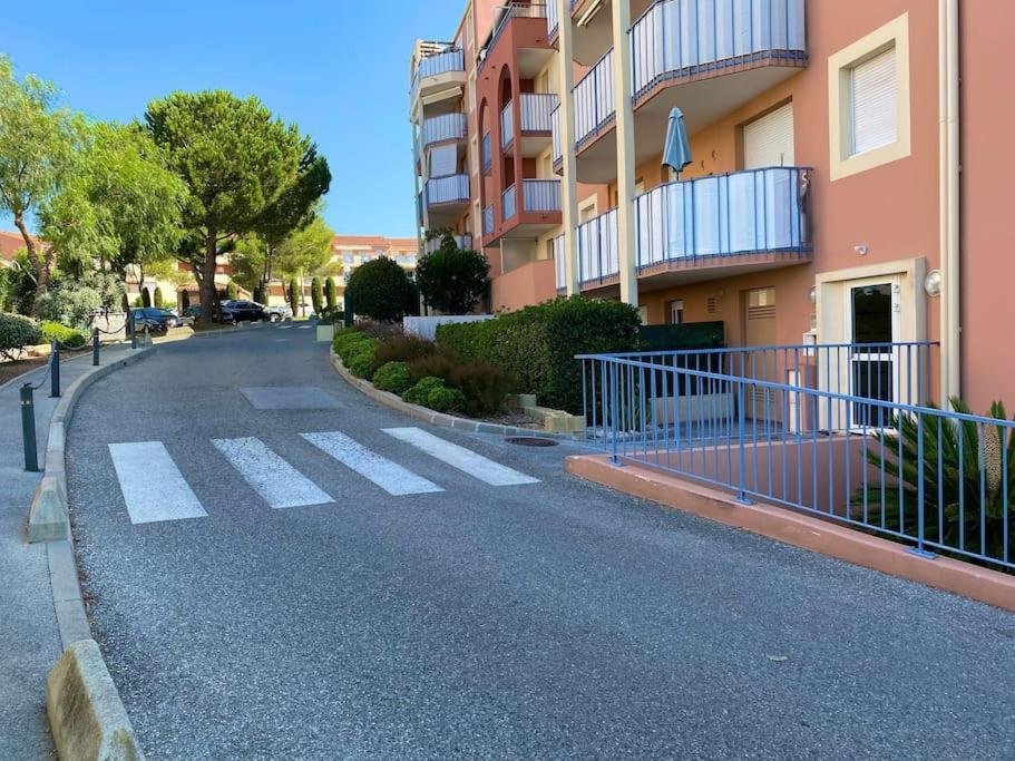 Coeur De Frejus, 3 Pièces Climatisé Avec Piscine, Terrasse, Barbecue Appartamento