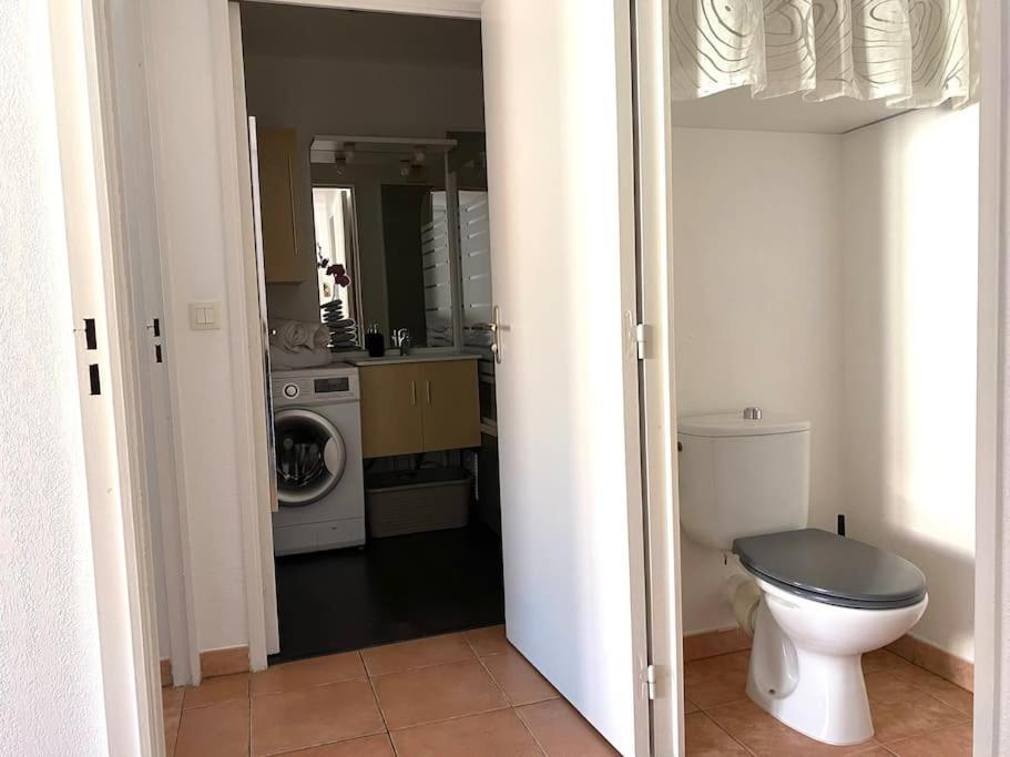 Coeur De Frejus, 3 Pièces Climatisé Avec Piscine, Terrasse, Barbecue Fréjus