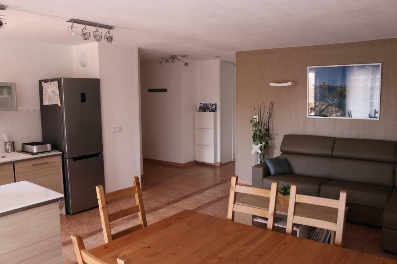 Coeur De Frejus, 3 Pièces Climatisé Avec Piscine, Terrasse, Barbecue Appartamento